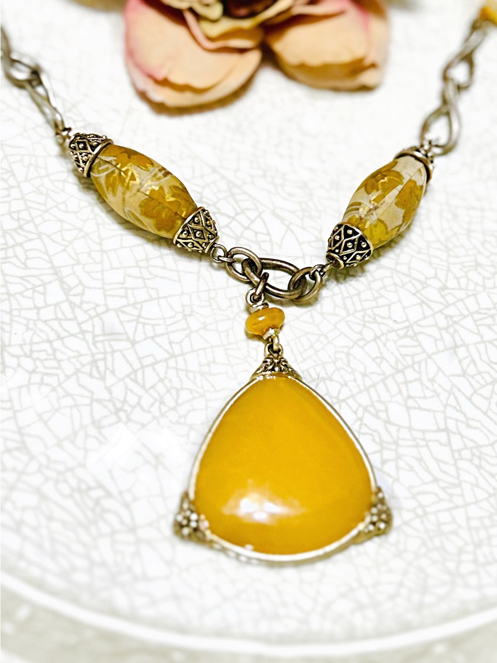 Vintage Monet Gold Tone Triangular Yellow Agate Pendant Necklace. - Picture 4 of 9